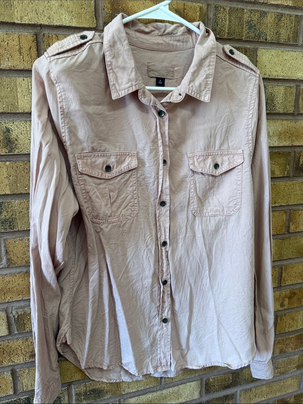 Universal Thread Light Pink Women's Long-Sleeve Button-Down Shirt